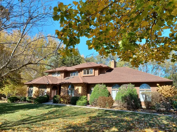 9916 Lakewood Rd, Crystal Lake, IL 60014