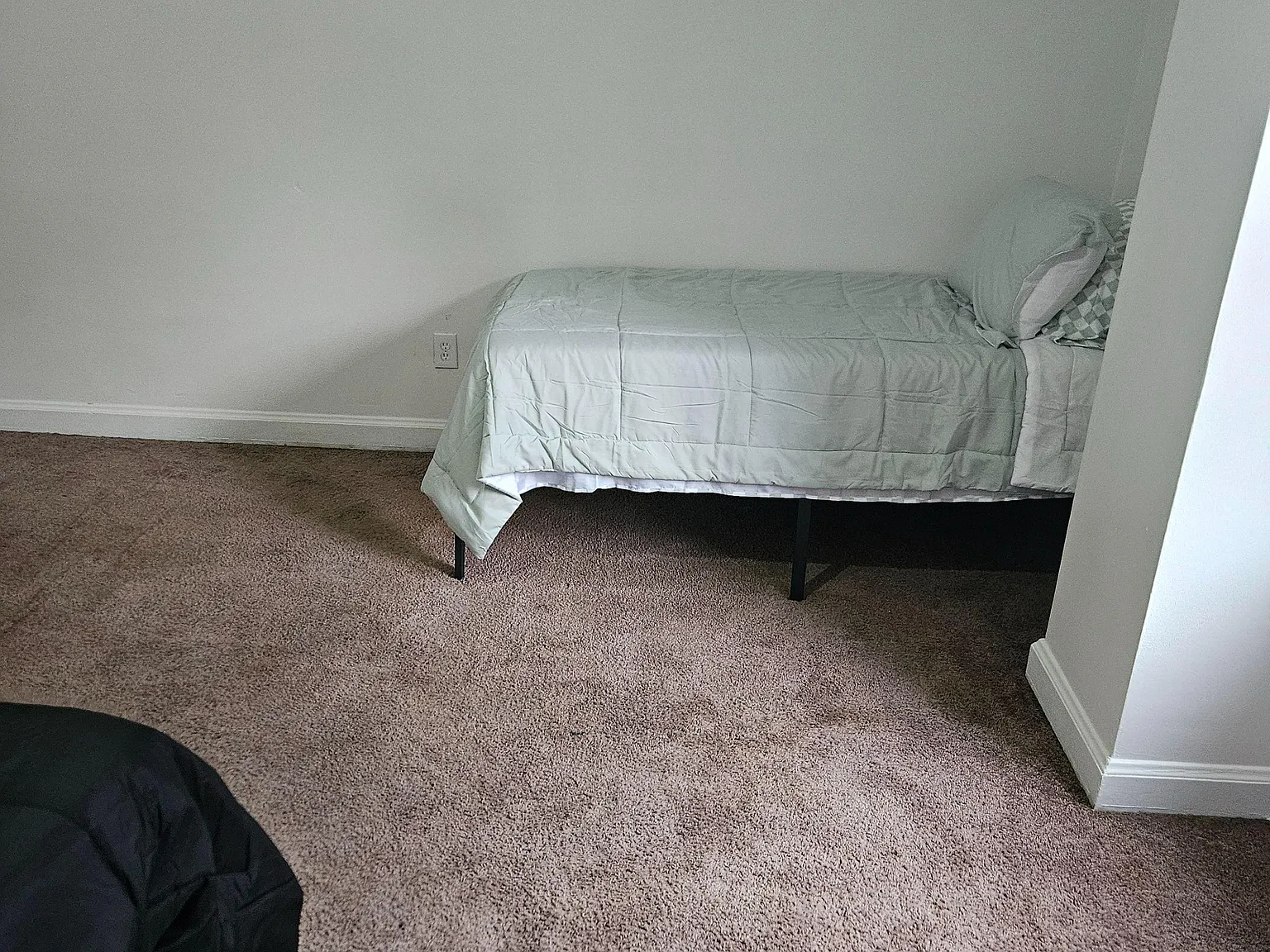 4 bed, 1.0 bath, 1550 sqft, $685 — Photo 1