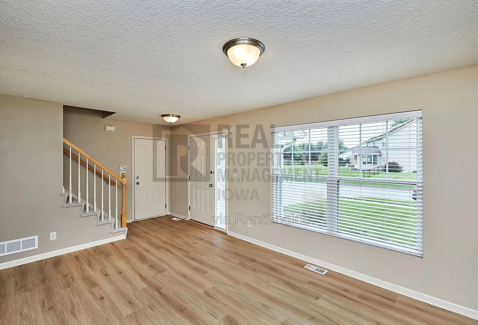 3 bed, 2.5 bath, 1734 sqft, $2,195 — Photo 4