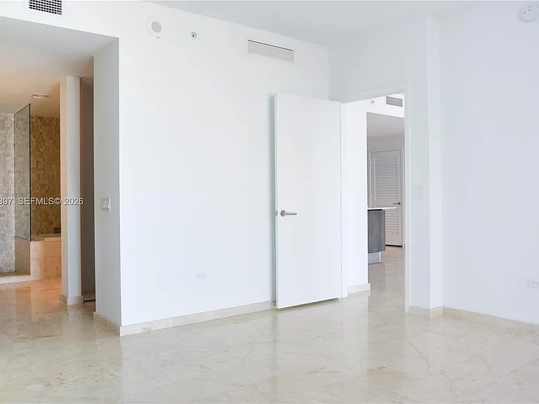 68 SE 6th St #3908 — Photo 15