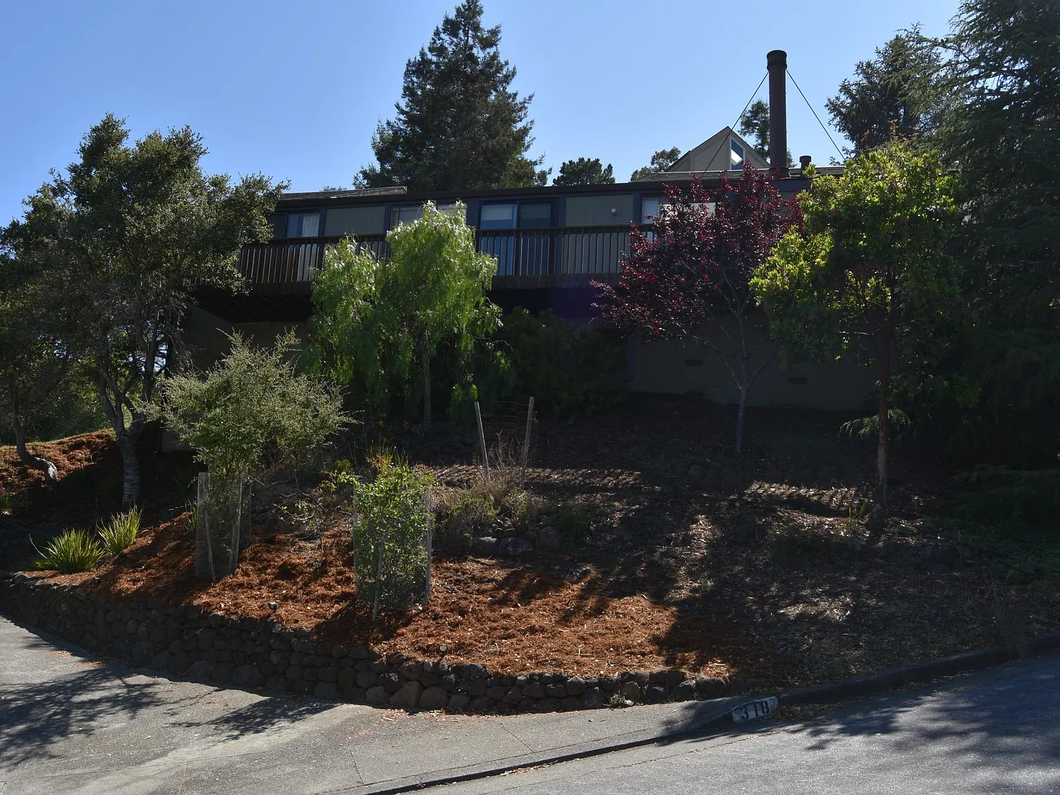 3 bed, 1642 sqft, $6,600 — Photo 1