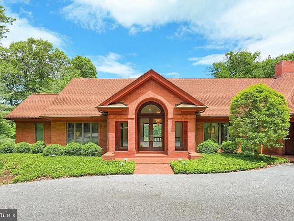 2nd image of 174 Springhouse Ln