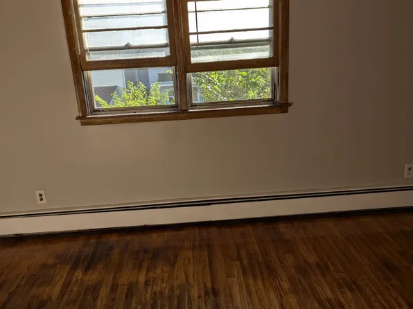 217 Seaview Avenue image 10 of 14