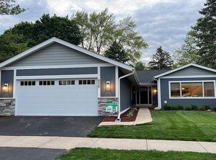 608 Bryce Trl, Roselle, IL 60172