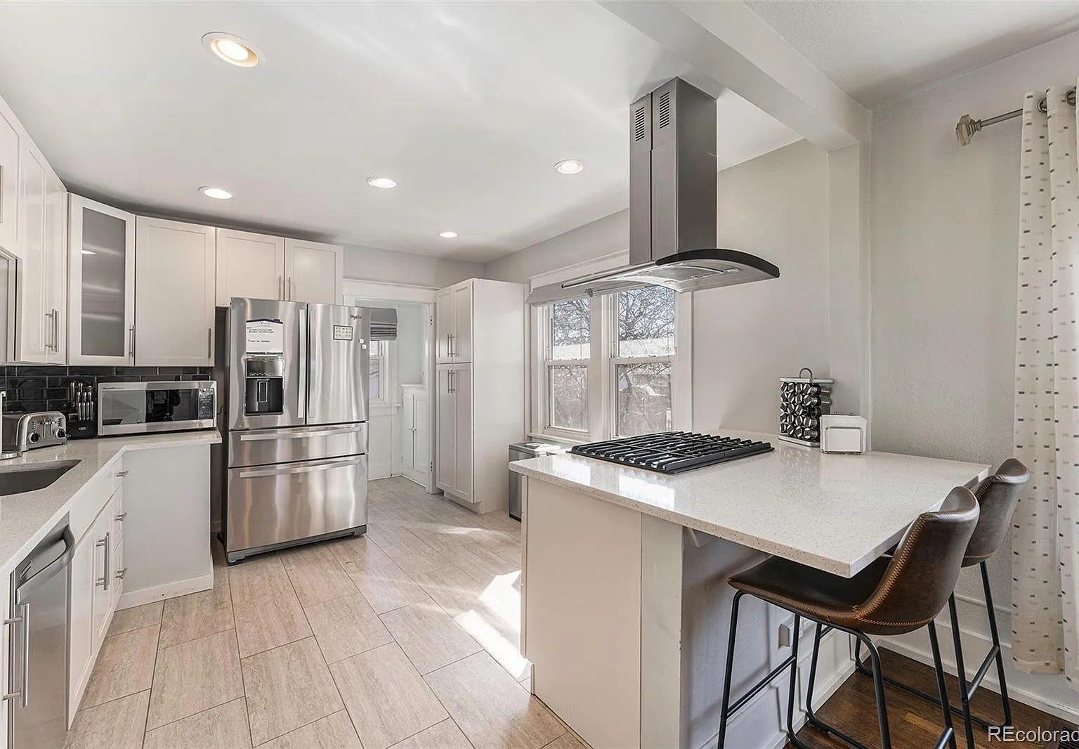 3 bed, 2.0 bath, 960 sqft, $2,750 — Photo 3