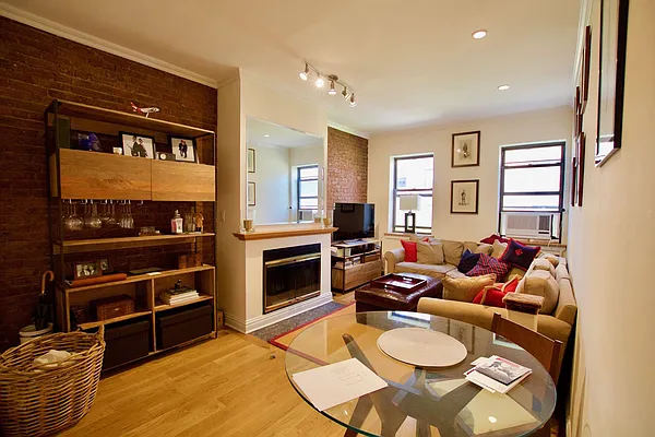 Rented by Elf Enterprises Inc | media 32