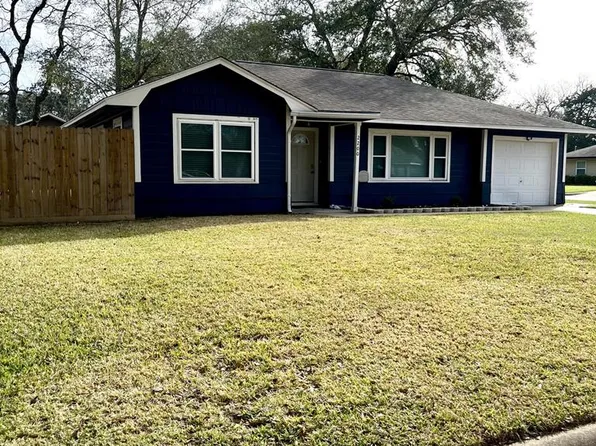 2200 Linwood Ln, Bay City, TX 77414