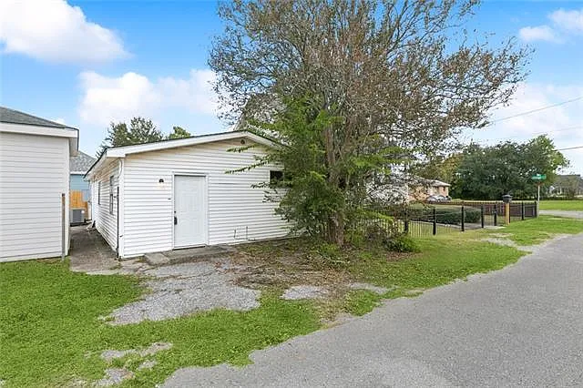 3 bed, 2.0 bath, 1056 sqft, $1,100 — Photo 1