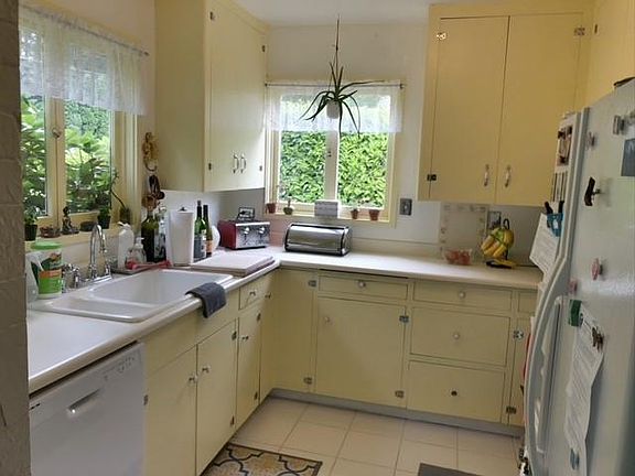 Bright, sunny kitchen