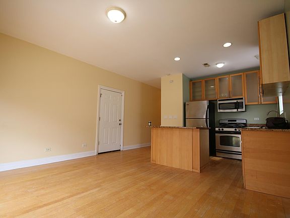 3rd image of 909 S Sacramento Blvd #2