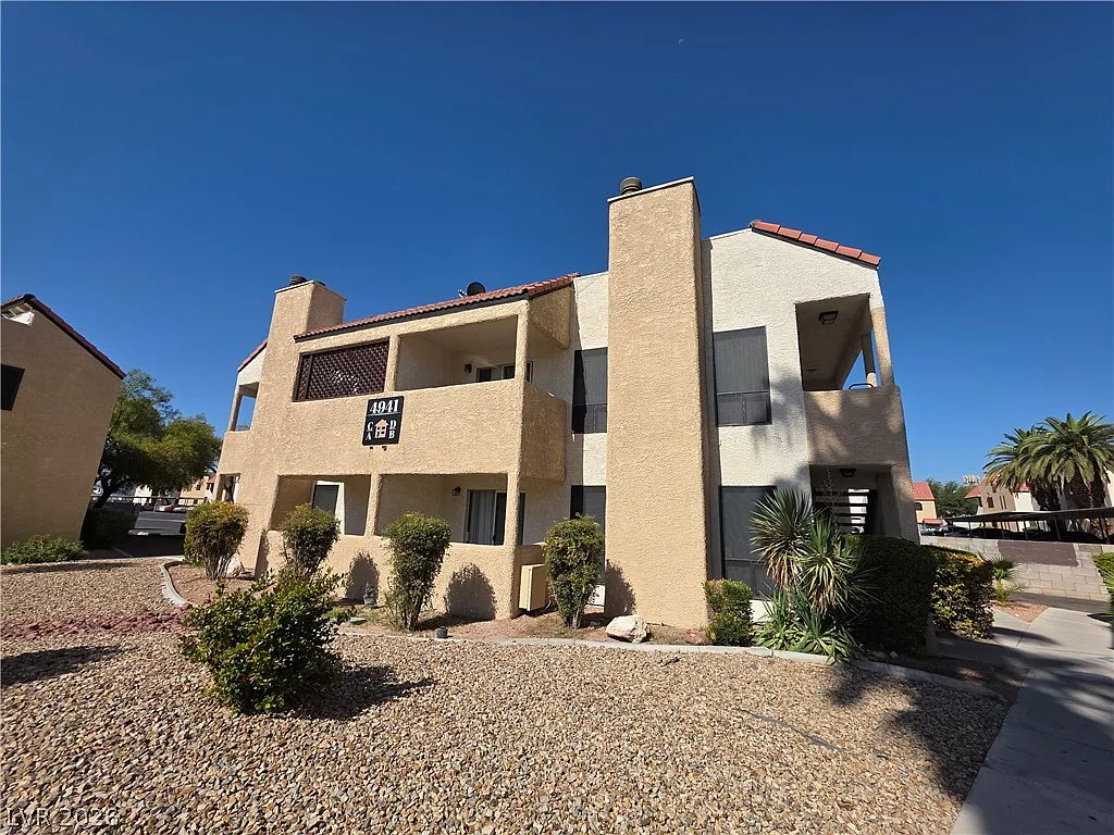 2 bed, 2.0 bath, 992 sqft, $1,185 — Photo 3