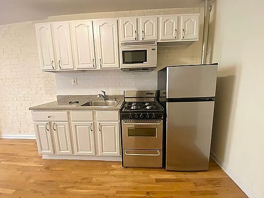 3rd image of 1604 1st Ave #3B1