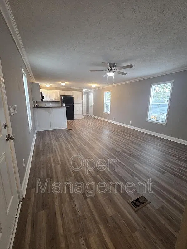 3 bed, 2.0 bath, 1152 sqft, $1,299 — Photo 2