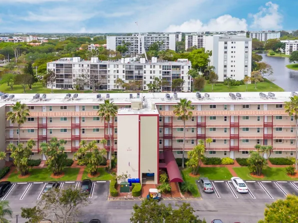 2106 S Cypress Bend Drive #206, Pompano Beach, FL 33069