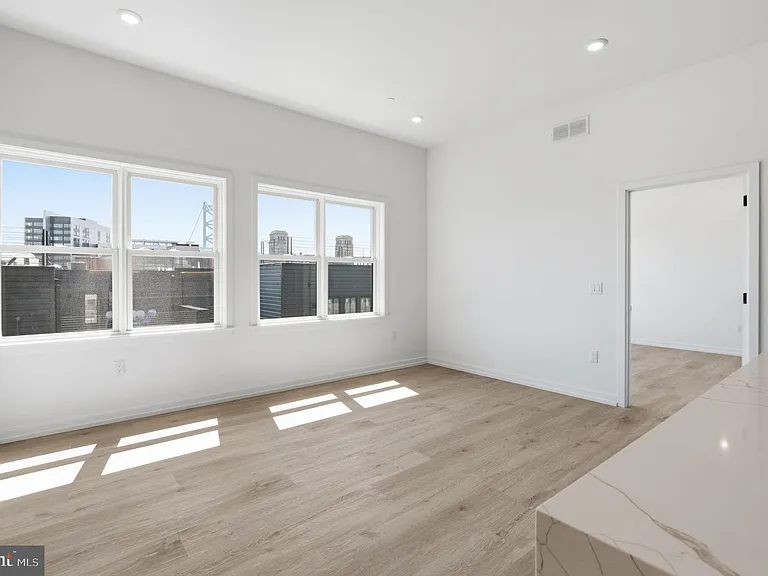 209 New St #6B — Photo 9
