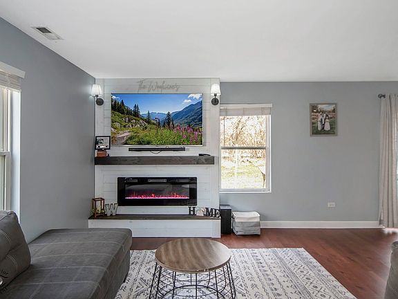 3rd image of 25181 Faraday Rd