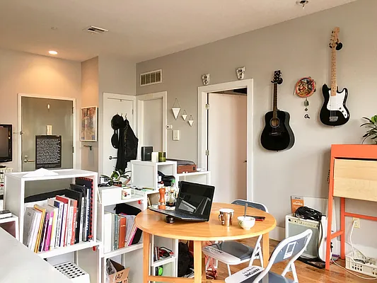 Rented by City Vista Inc | media 25