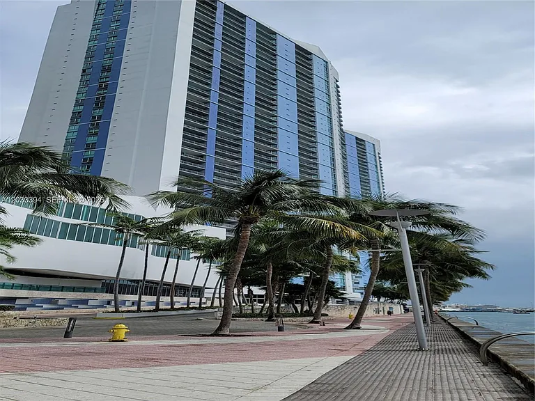 325 S Biscayne Blvd #3321 — Photo 31