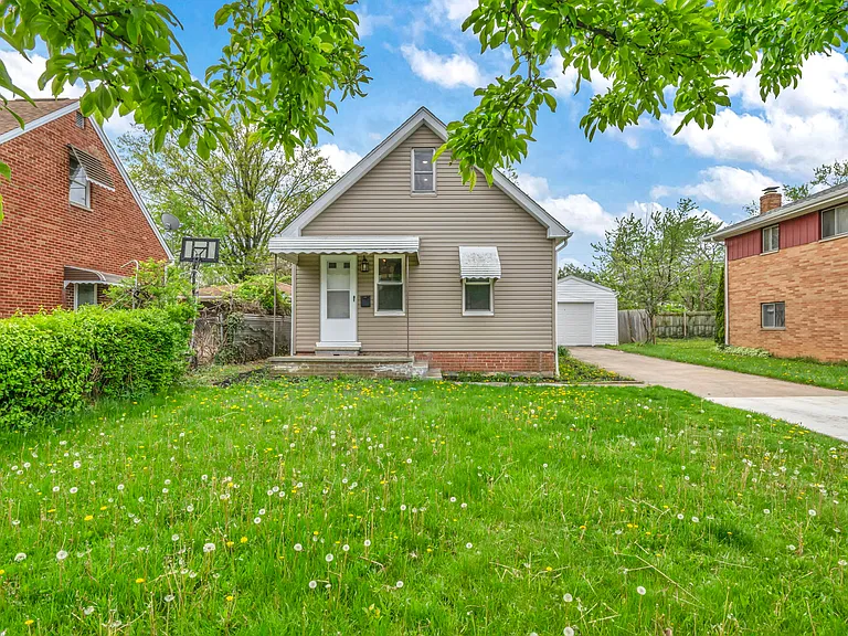 20830 Trebec Ave — Photo 32