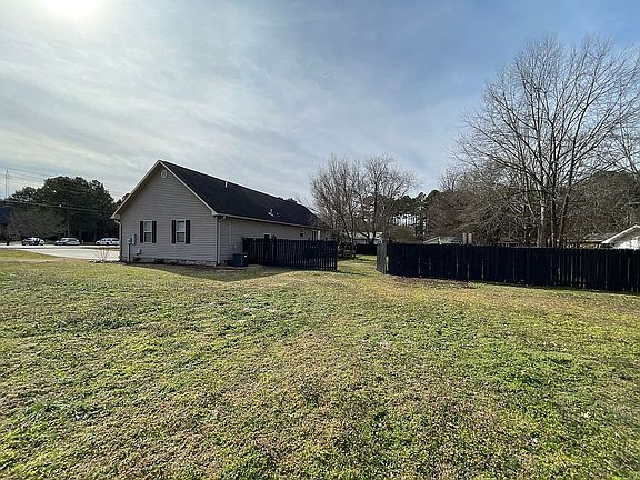 Side yard view (not fenced)