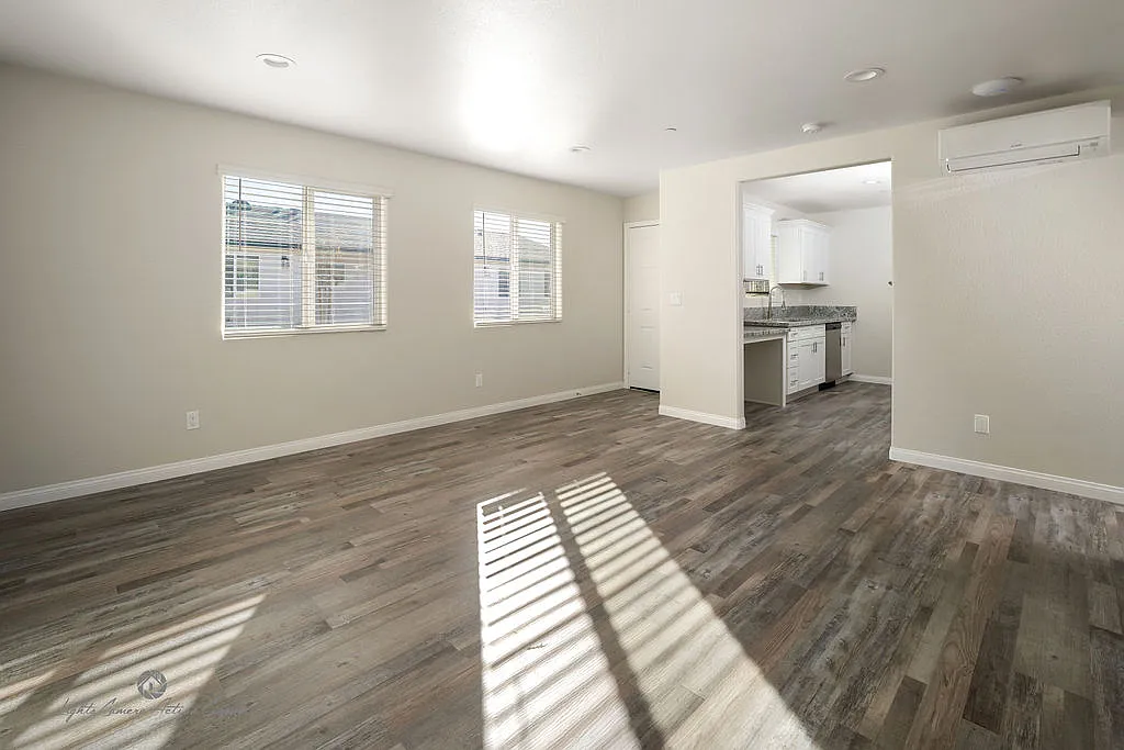 2 bed, 863 sqft, $1,350 — Photo 2