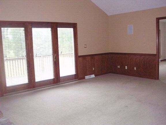 2nd image of 3015 Breezewood Dr