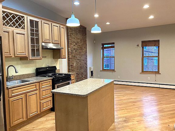 3rd image of 75 Palisade Ave #3