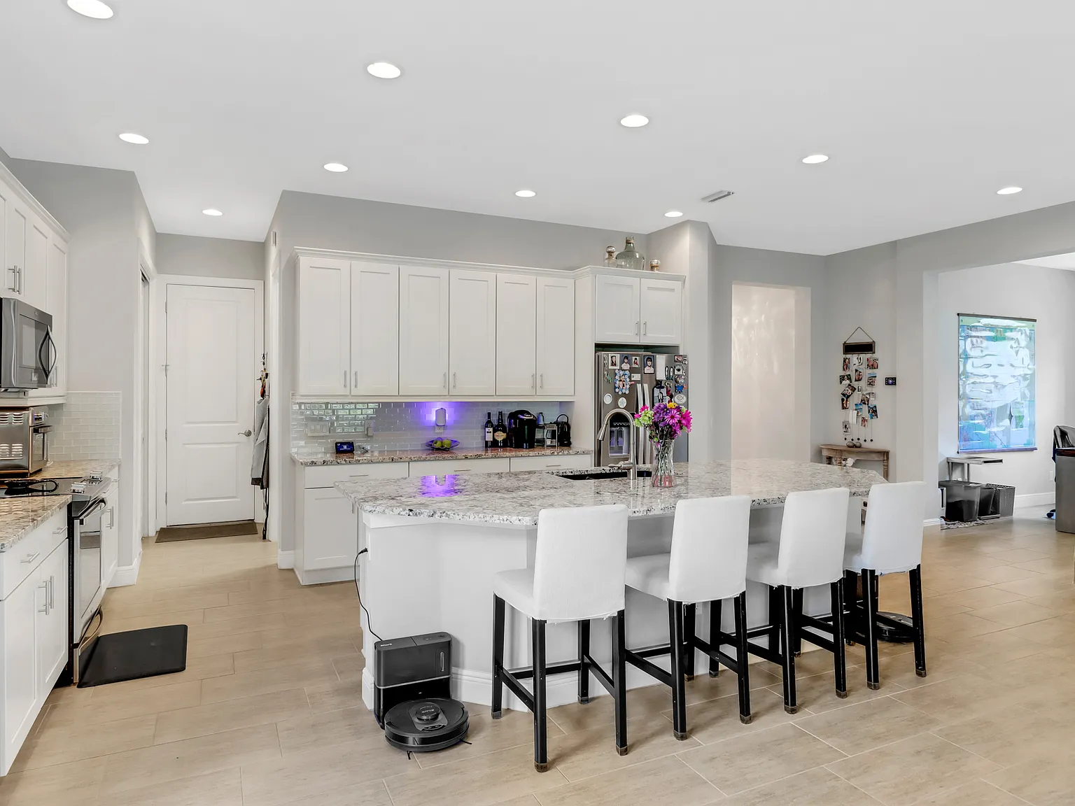 4 bed, 3.5 bath, 2672 sqft, $4,250 — Photo 2