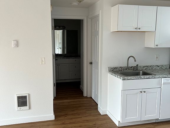 3rd image of 1811 E Reserve St APT B7