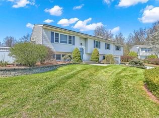 3 Yarmouth Ct, Washingtonville, NY 10992