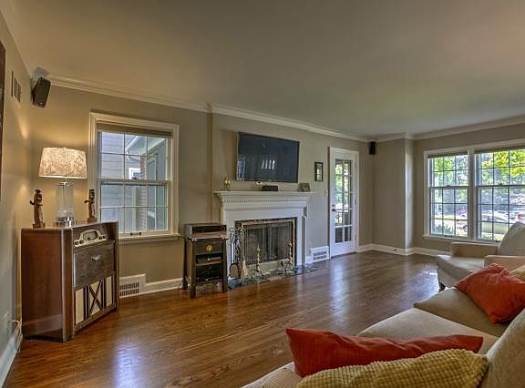4th image of 7721 Ward Parkway Pl
