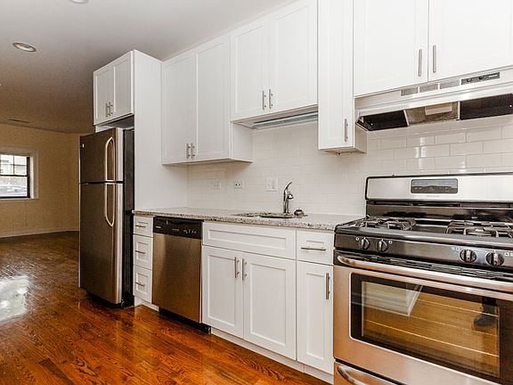 2nd image of 4651 N Wolcott Ave APT Gdn