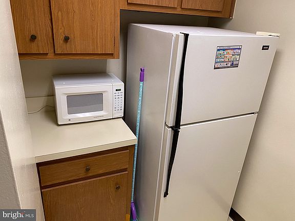 5th image of 1121 Arlington Blvd APT 605