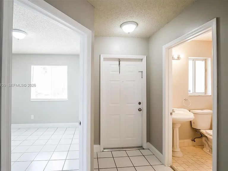 13921 SW 173rd Ter — Photo 2