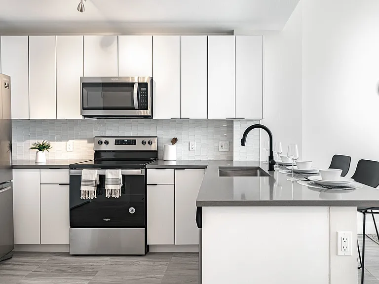 Avery Dania Pointe Apartments — Photo 19