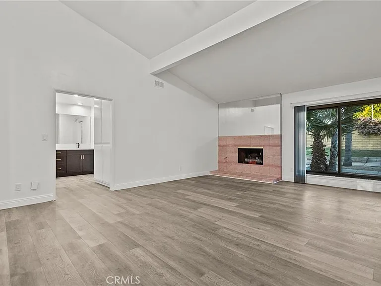 9724 Bothwell Rd — Photo 49