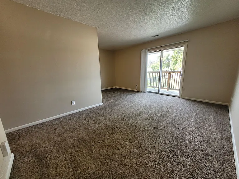 West Glen Apartments — Photo 30