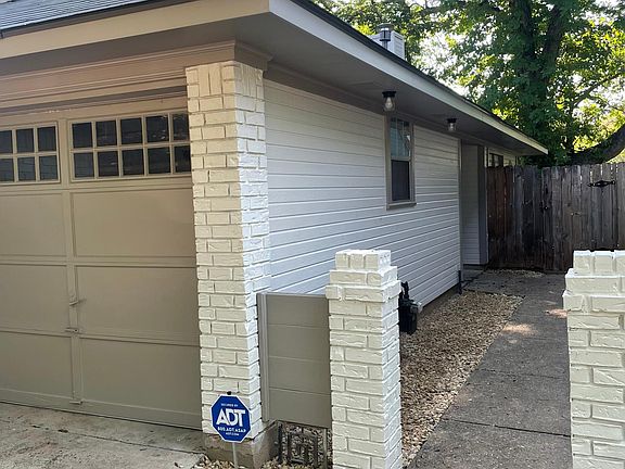 3rd image of 1325 Pecan Sq