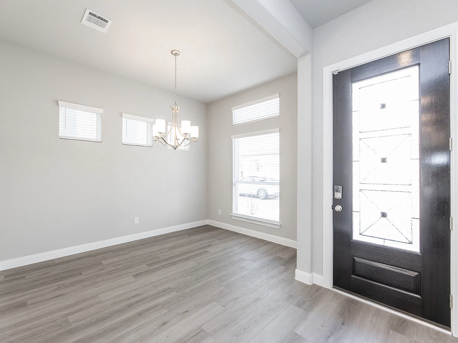 4 bed, 2525 sqft, $3,250 — Photo 4