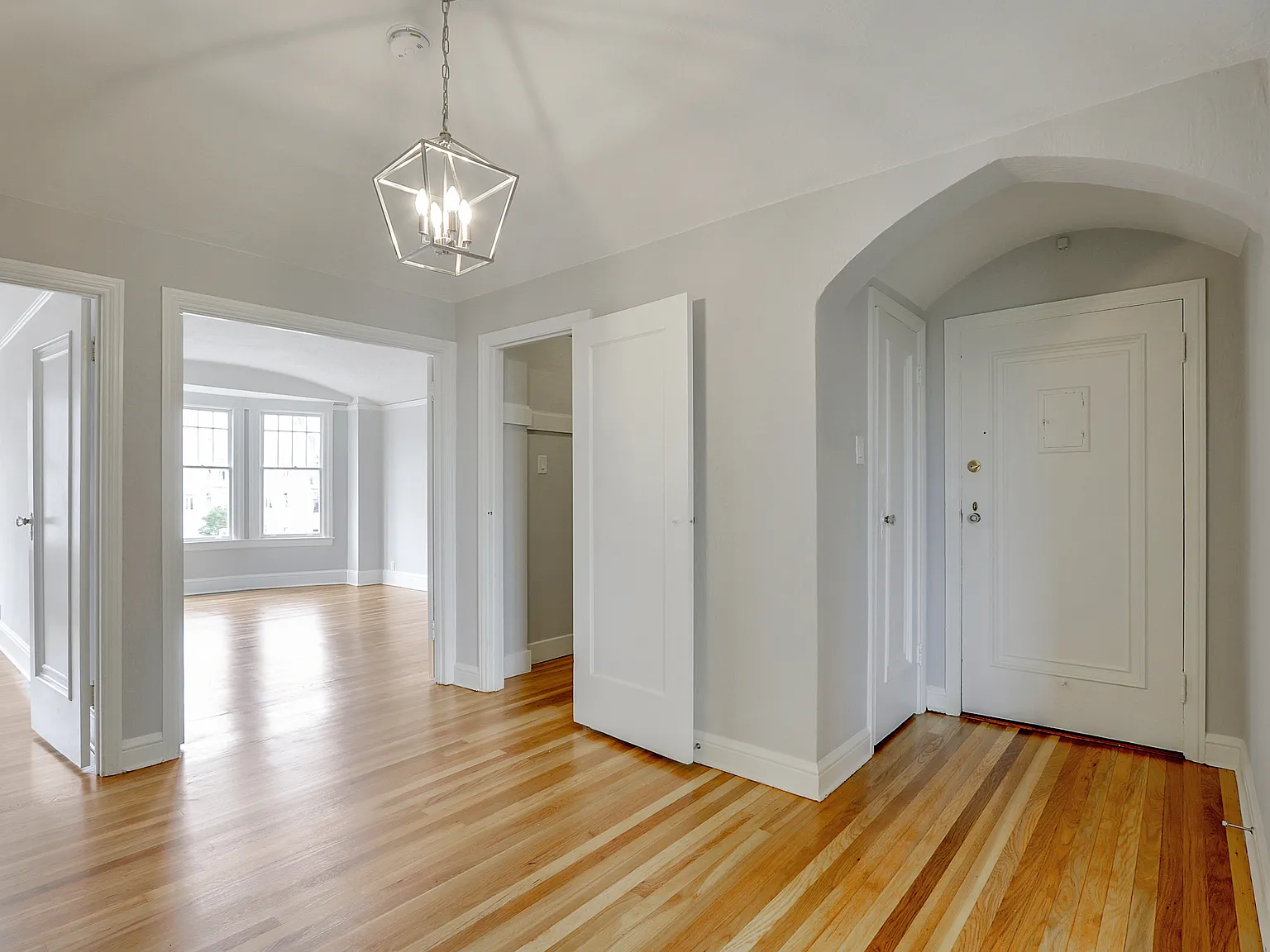 1 bed, $5,895 — Photo 3