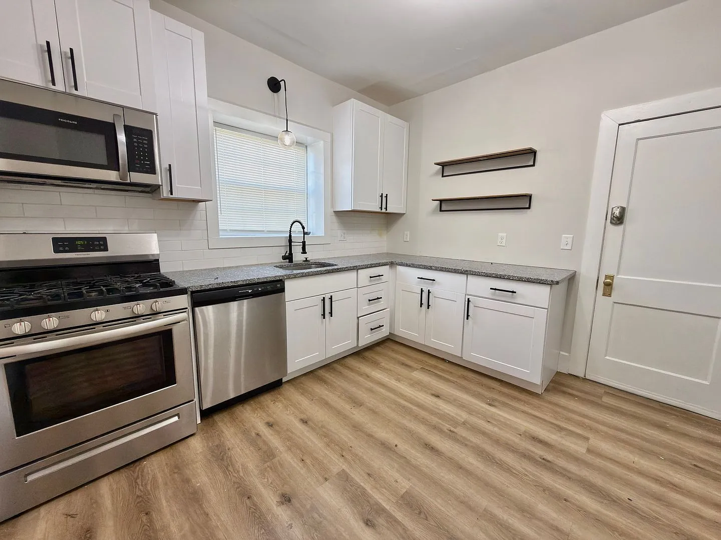 2 bed, 1.0 bath, $1,245 — Photo 4