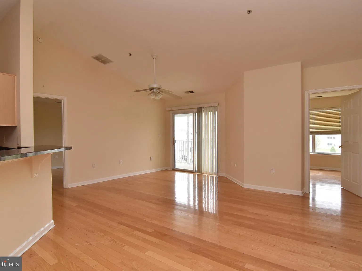 3 bed, 1500 sqft, $1,900 — Photo 4