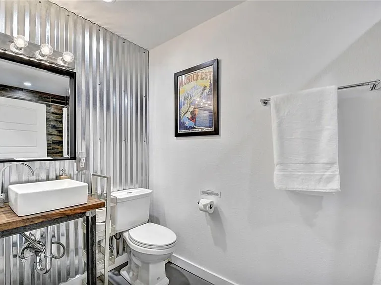 18410 Lake Terrace Dr — Photo 25