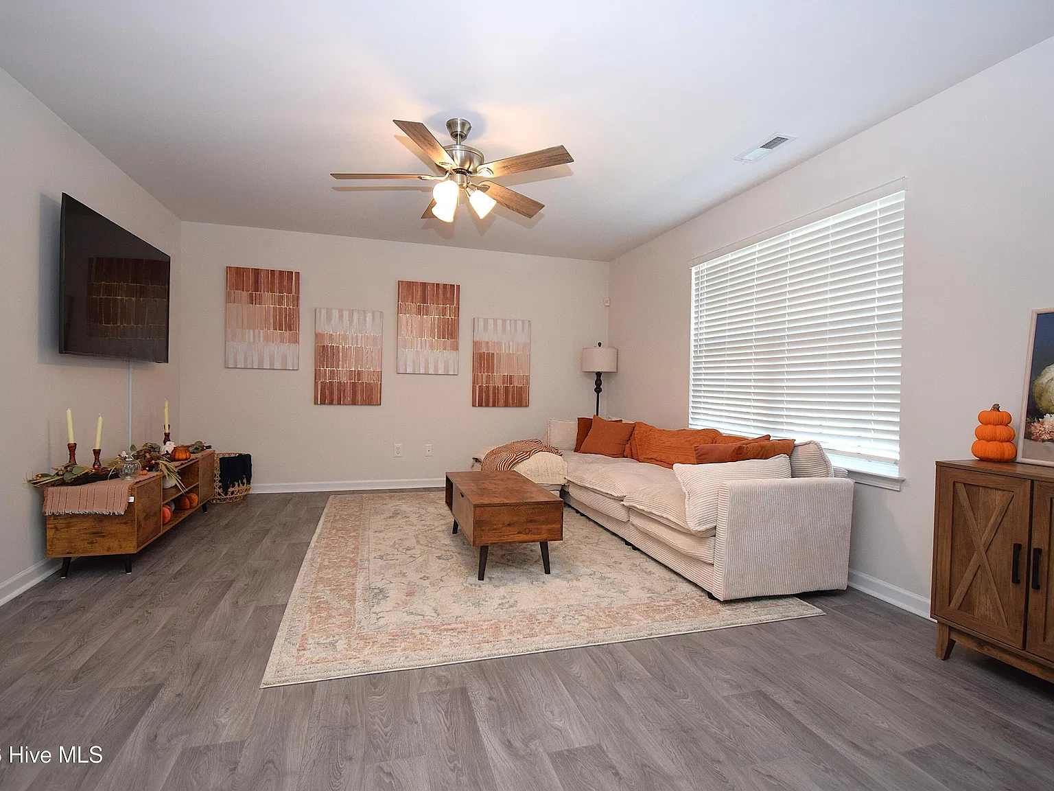 3 bed, 2.5 bath, 1424 sqft, $1,650 — Photo 3