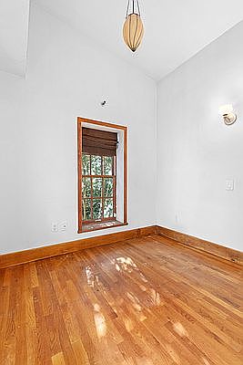 4th image of 124 Waverly Pl