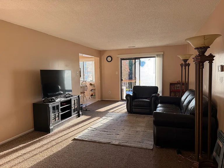 208 Edison Glen Ter #208 — Photo 14