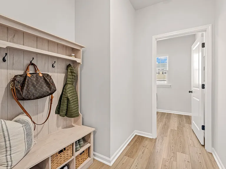 565 Abigail St — Photo 19