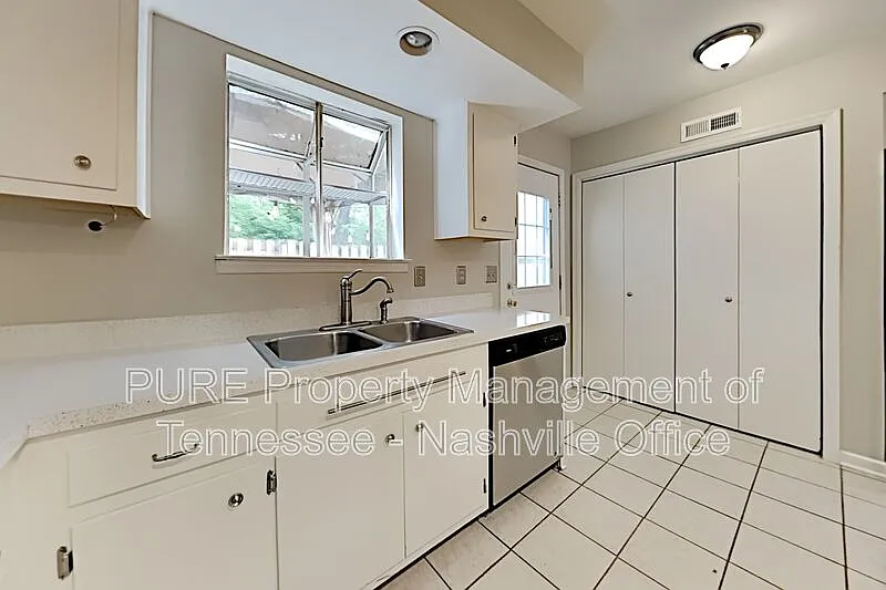 2 bed, 1.5 bath, 1200 sqft, $1,680 — Photo 4