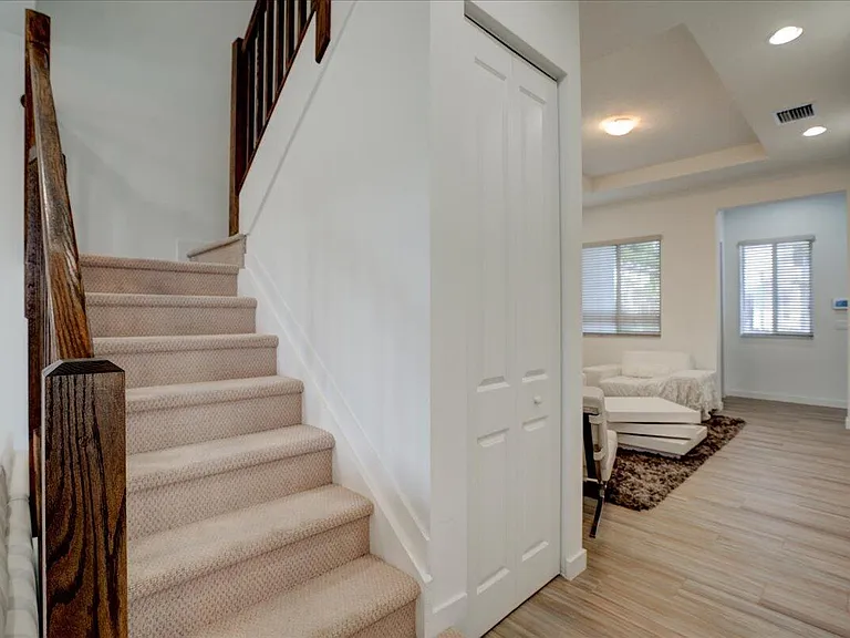 1451 Pioneer Way — Photo 12