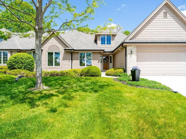 19190 Stonehedge DRIVE #B, Brookfield, WI 53045